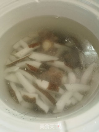 牛尾巴炖椰子黑豆汤的做法步骤：8