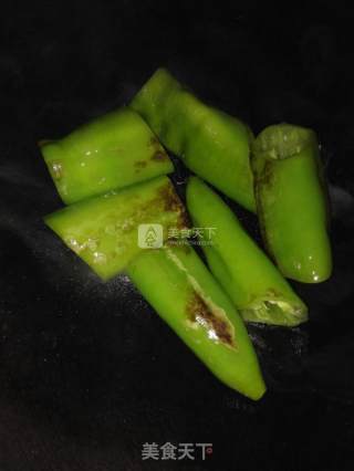 虎皮青椒的做法步骤：2