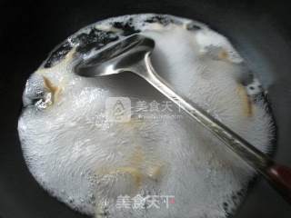 五花肉面筋炒青瓜的做法步骤：2