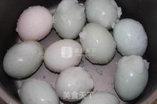 白酒腌制咸鸭蛋的做法步骤：6