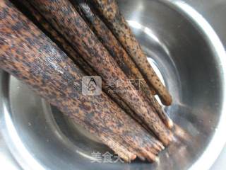 咸肉青黄豆糯米粽的做法步骤：2