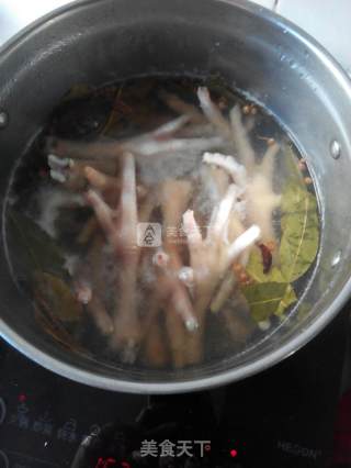 陈醋鸡爪的做法步骤：2