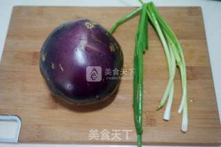 葱香茄子的做法步骤：1