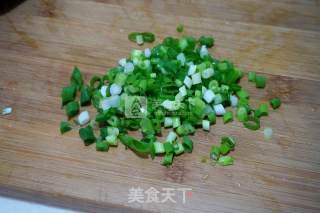 葱香茄子的做法步骤：2