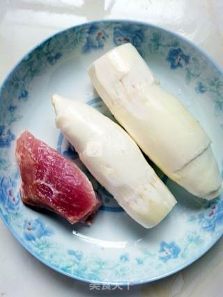 炒茭白的做法步骤：1