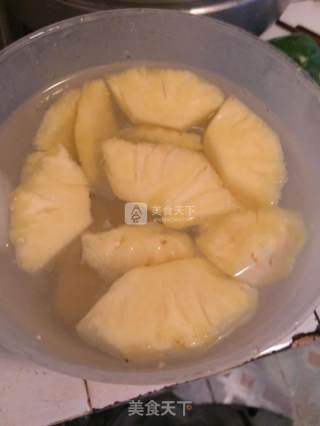 菠萝炒肉片的做法步骤：1