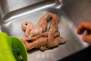酸菜炒大肠（附清洗全过程）的做法步骤：1