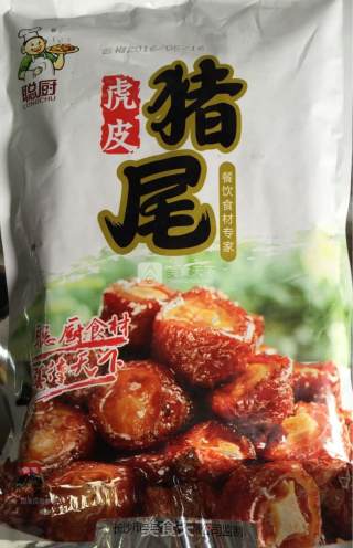 干锅飘香猪尾的做法步骤：1