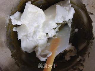 蜜枣抹茶戚风蛋糕的做法步骤：11