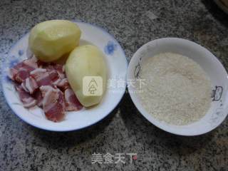 腊肉土豆饭的做法步骤：1