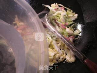 咸肉炒圆白菜的做法步骤：4