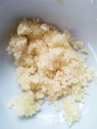 油爆蒜蓉紫长茄的做法步骤：3