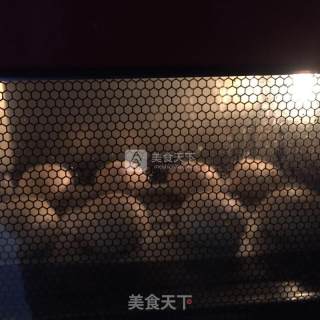 鲜肉蛋黄月饼的做法步骤：17