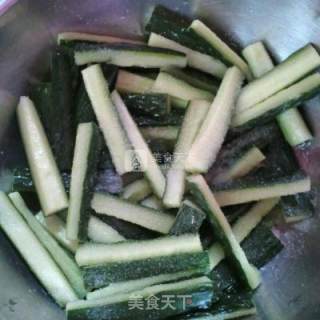 清脆爽口酱黄瓜的做法步骤：3