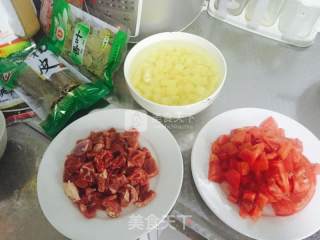 番茄土豆炖牛肉（家常菜）的做法步骤：1