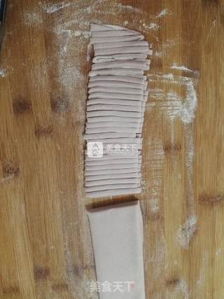 手擀紫薯面的做法步骤：12