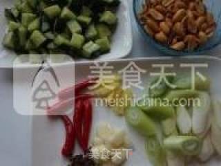 风情宫保鸡丁盖浇饭的做法步骤：2