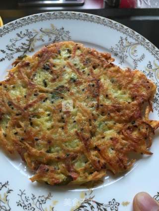 土豆鸡蛋饼的做法步骤：3