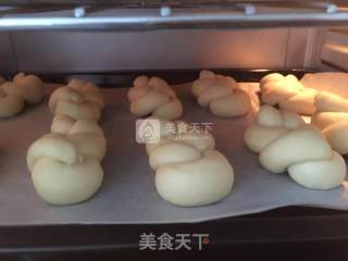 【牛奶麻花小面包】的做法步骤：11