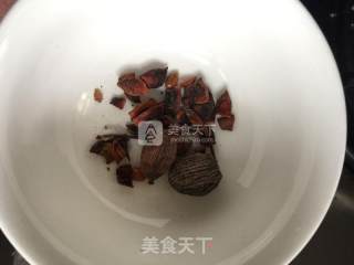 水煮五香花生的做法步骤：3