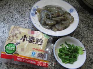 鲜虾烧小素鸡的做法步骤：1