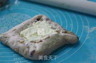 核桃芝士全麦包的做法步骤：5
