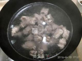 山药薏仁排骨汤的做法步骤：2