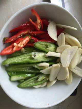 小炒鸡肉，感动到哭的美味的做法步骤：2