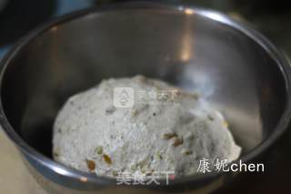 核桃橙皮全麦软欧的做法步骤：2