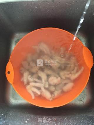 泡椒凤爪的做法步骤：5