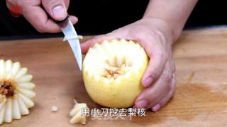 【银耳雪梨汤】夏日必备的做法步骤：2