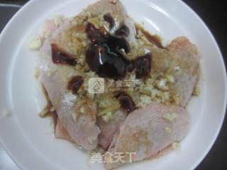 粽子叶蒸鸡翅的做法步骤：2