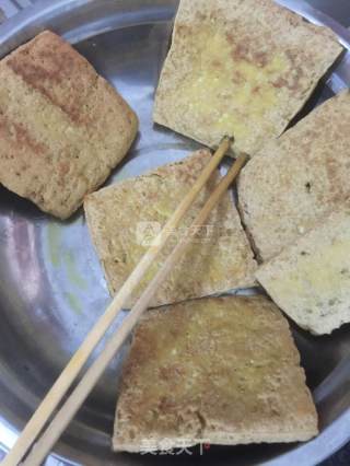 油炸豆腐干的做法步骤：3