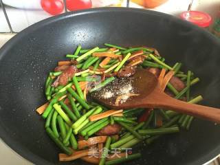 蒜苔香干炒腊肠的做法步骤：13