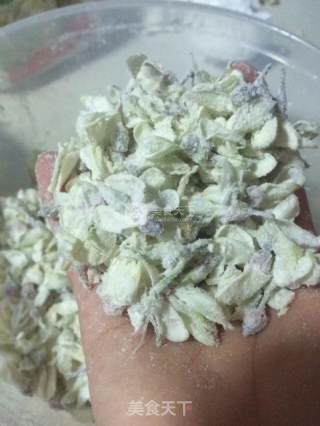 ????蒸槐树花????的做法步骤：6