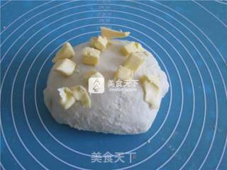 小兔子酸奶草莓酱面包的做法步骤：1