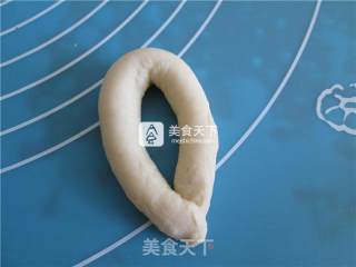小兔子酸奶草莓酱面包的做法步骤：7