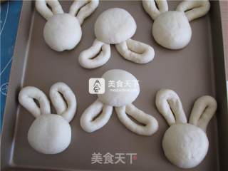 小兔子酸奶草莓酱面包的做法步骤：8