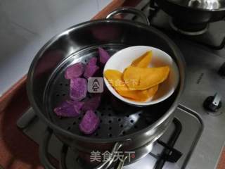 红薯，紫薯，菠菜馒头的做法步骤：1