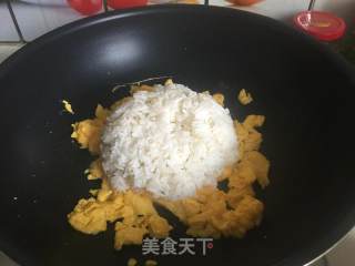 松茸五彩炒饭的做法步骤：10