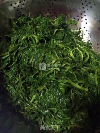 荠菜虾肉水晶圆子????????的做法步骤：2