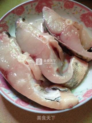 大头鱼鱼肉汤的做法步骤：1