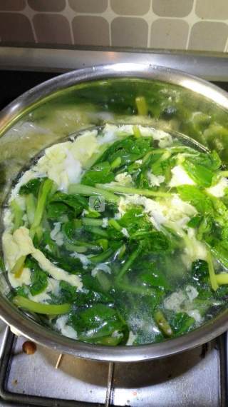 鸡毛菜鸡蛋榨菜汤的做法步骤：2