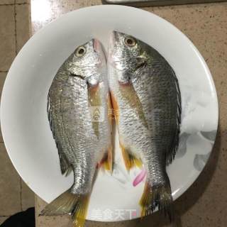 清蒸海鱼的做法步骤：1