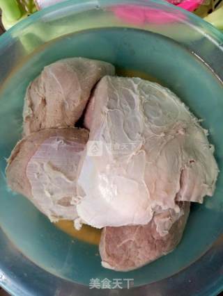 香酥牛肉肉松的做法步骤：1