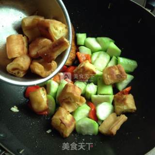 丝瓜炒油条的做法步骤：8