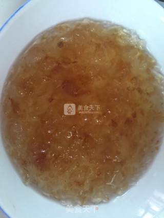 桃胶雪莲子银耳糖水的做法步骤：1