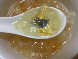 桃胶雪莲子银耳糖水的做法步骤：3
