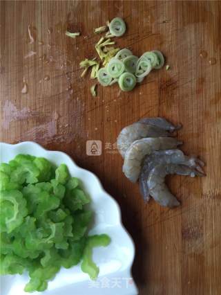 苦瓜虾仁滑蛋的做法步骤：3