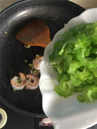 苦瓜虾仁滑蛋的做法步骤：6